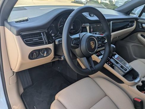 Used 2026 Porsche Macan AWD/4WD image 12