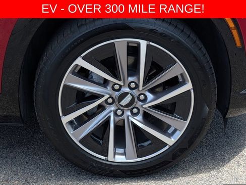 Used 2026 Cadillac Vistiq Premium Luxury w/ LPO, Floor Liner Package AWD/4WD image 15