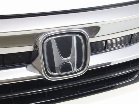 Used 2021 Honda Pilot Touring image 18