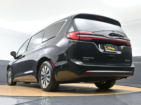 Used 2023 Chrysler Pacifica Touring-L FWD image 46