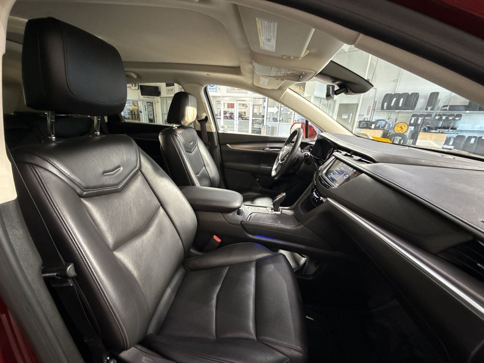Used 2018 Cadillac XT5 Luxury w/ Driver Awareness Package AWD/4WD image 28