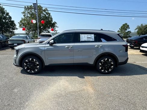 Certified 2025 Kia Sorento EX w/ Panoramic Sunroof Package FWD image 6