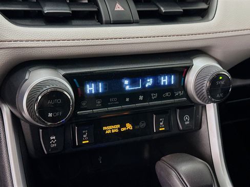 Used 2022 Toyota RAV4 XLE image 24