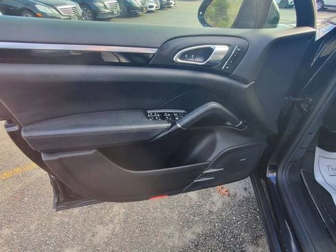 Used 2017 Porsche Cayenne Platinum Edition image 10