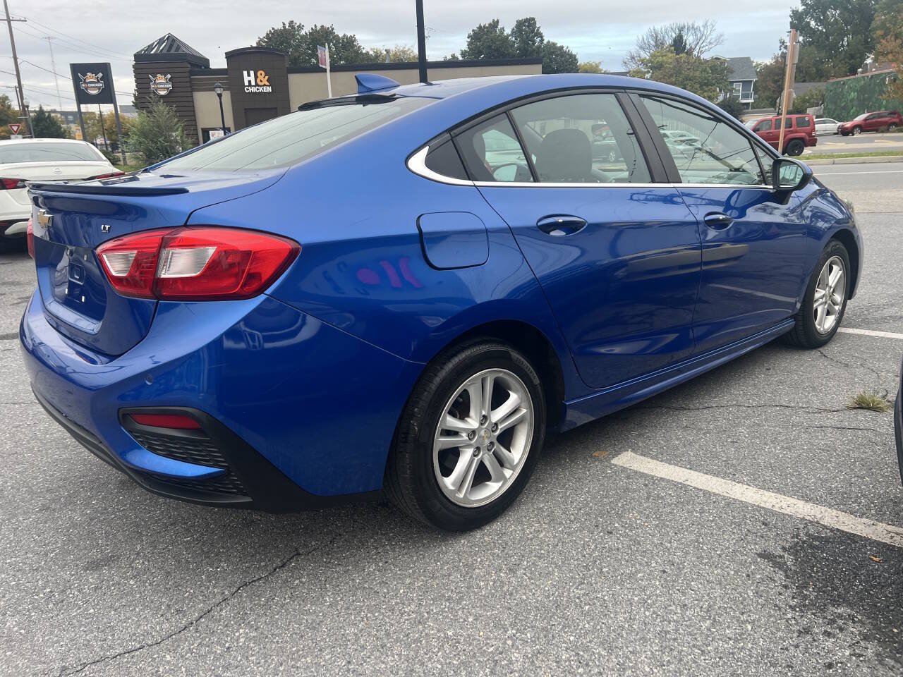 Used 2017 Chevrolet Cruze LT w/ Convenience Package FWD image 4
