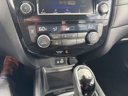 Used 2019 Nissan Rogue SV image 25