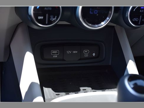 New 2025 Hyundai Venue Limited FWD image 25