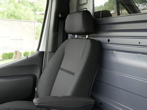 Used 2025 Mercedes-Benz Sprinter 2500 image 44