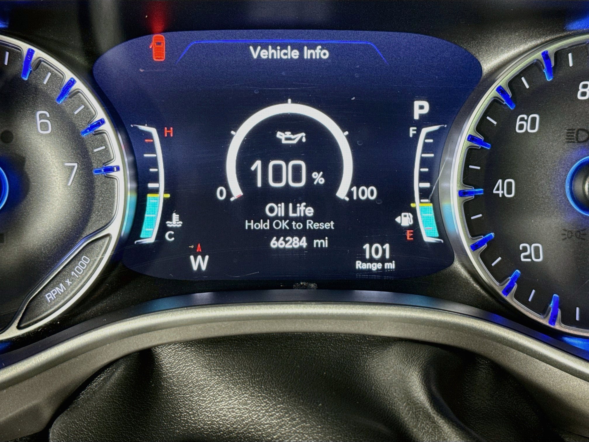 Used 2025 Chrysler Pacifica Select FWD image 13