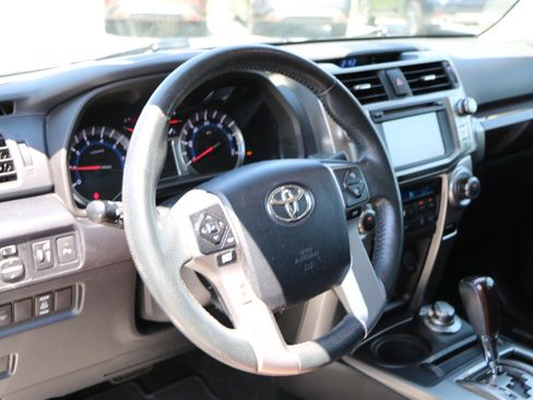 Used 2018 Toyota 4Runner Limited AWD/4WD image 18