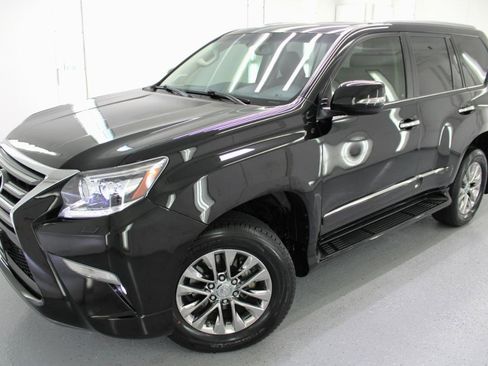 Used 2017 Lexus GX 460 Premium w/ Premium Package AWD/4WD image 2