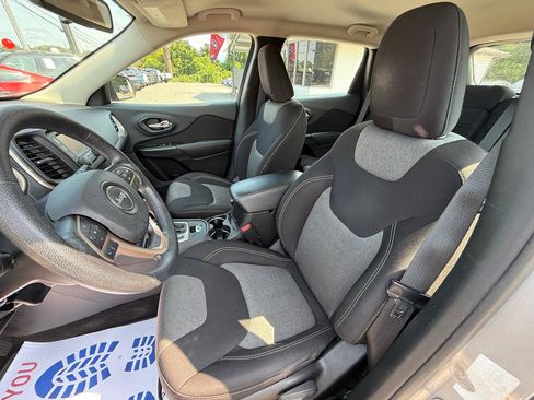 Used 2014 Jeep Cherokee Sport FWD image 26