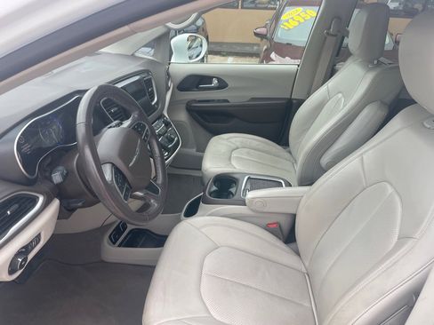 Used 2020 Chrysler Pacifica Touring-L Plus w/ Advanced Safetytec Group image 13