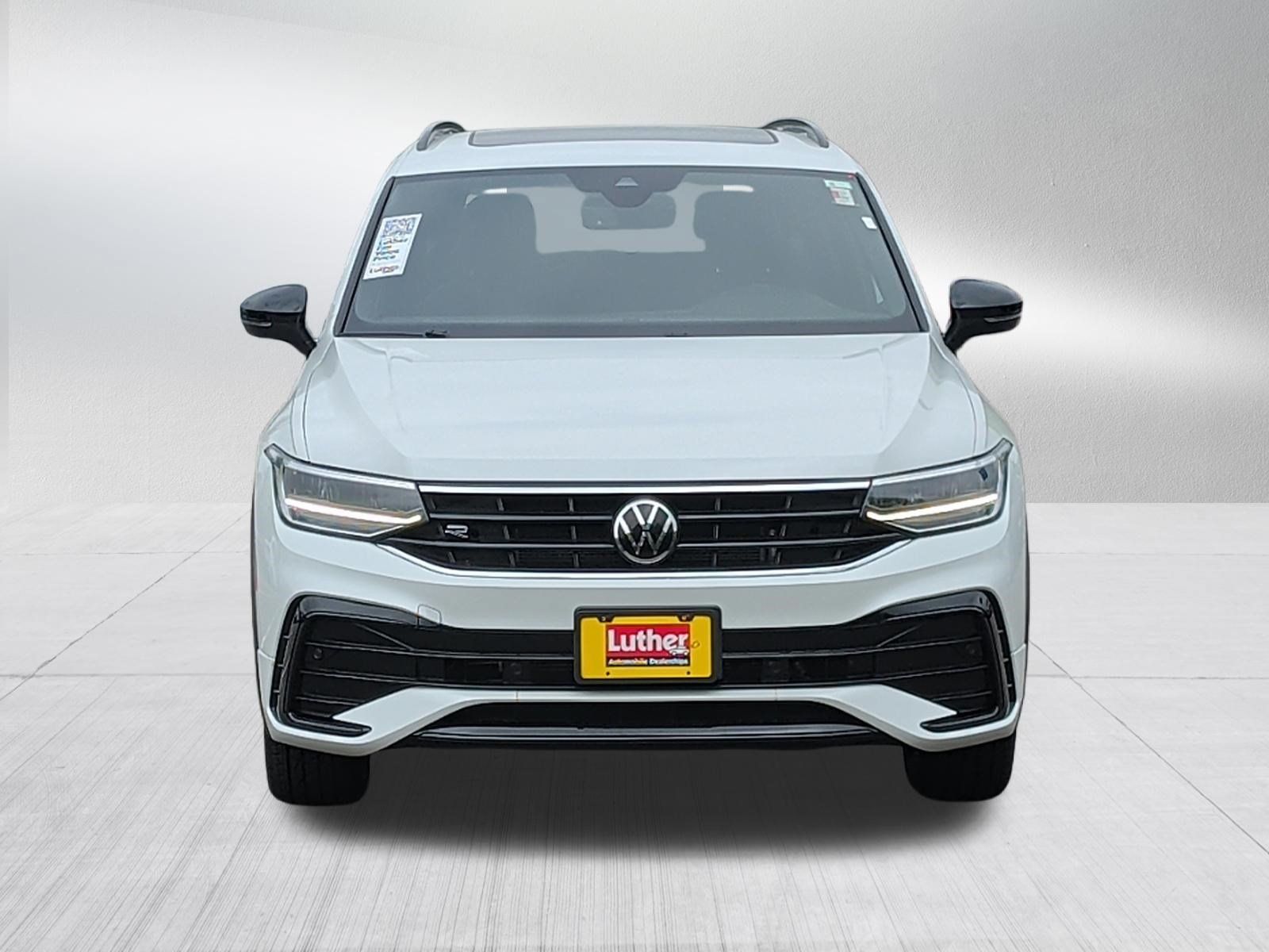 Used 2022 Volkswagen Tiguan SE R-Line AWD/4WD image 2