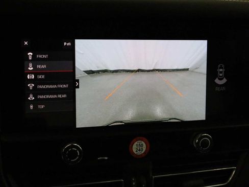 Certified 2026 Porsche Macan AWD/4WD image 34