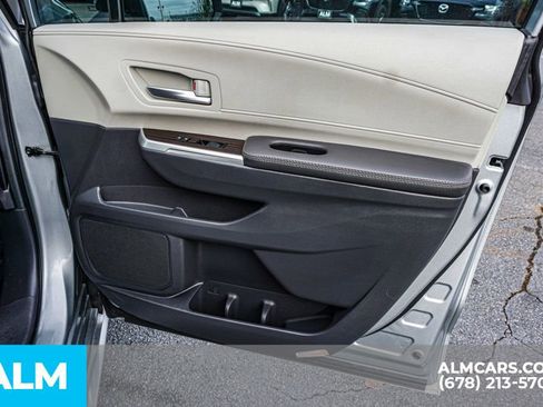 Used 2024 Toyota Sienna XLE image 53