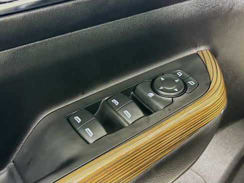 Used 2023 GMC Acadia SLE image 17