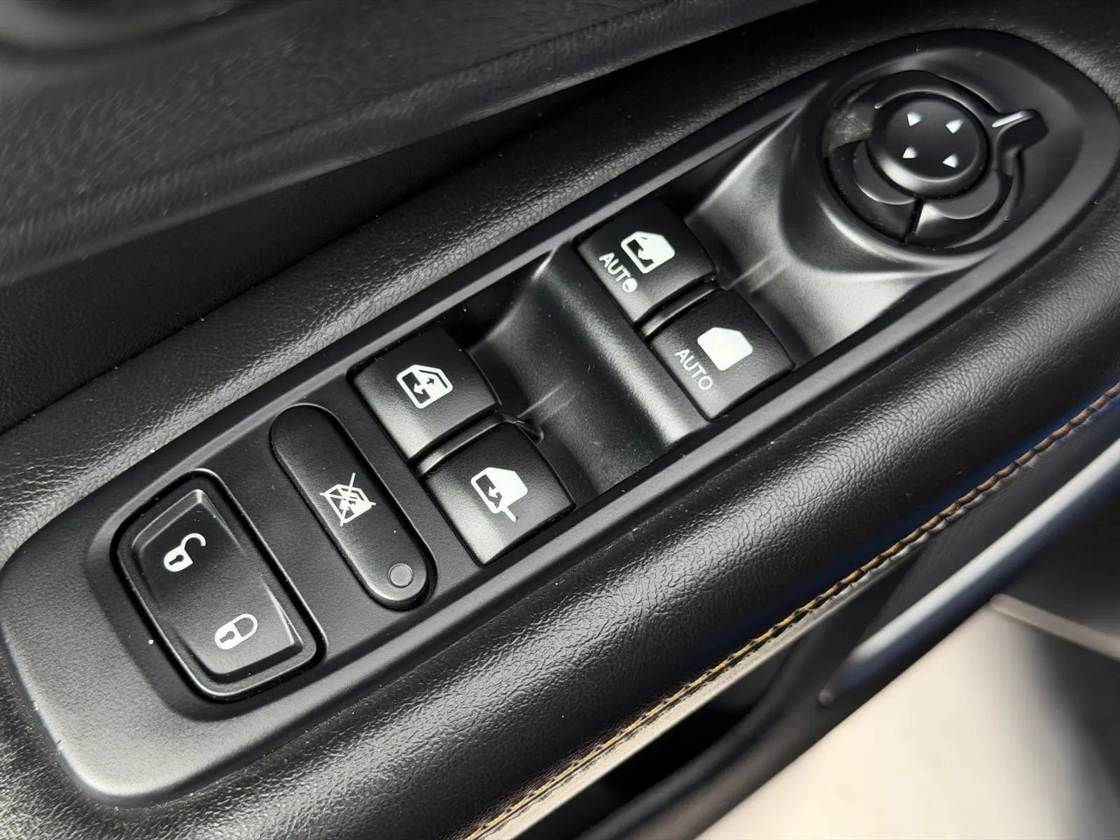 Used 2020 Jeep Compass Latitude FWD image 24