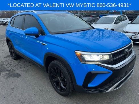 Certified 2023 Volkswagen Taos SE w/ Panoramic Sunroof Package image 4