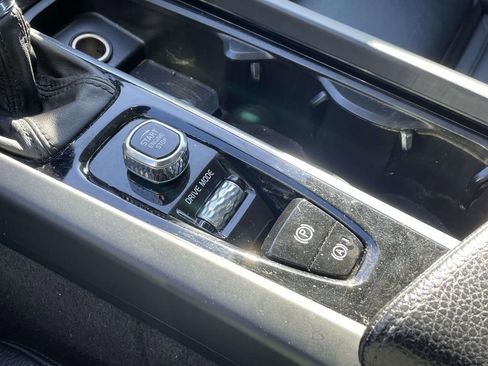 Used 2019 Volvo XC60 T5 Momentum w/ Protection Package image 29