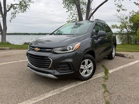 Used 2017 Chevrolet Trax LT w/ LT Convenience Package AWD/4WD image 1
