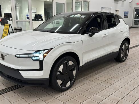 New 2026 Volvo EX30 Plus w/ Climate Package image 9