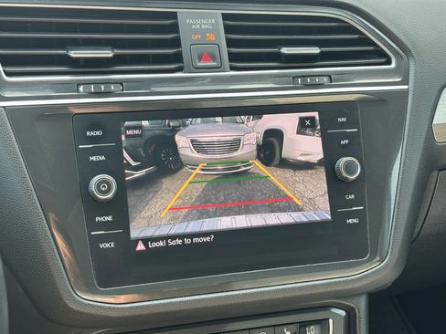 Used 2019 Volkswagen Tiguan SEL AWD/4WD image 42