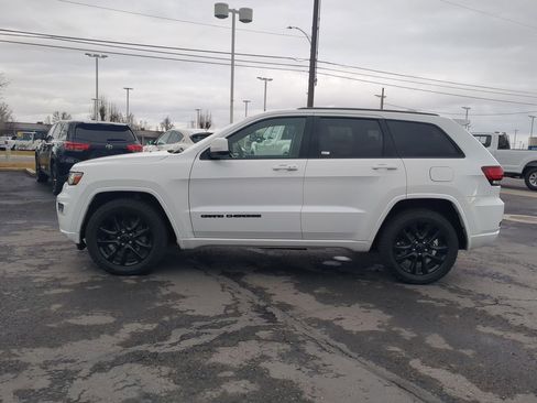 Used 2019 Jeep Grand Cherokee Altitude image 9