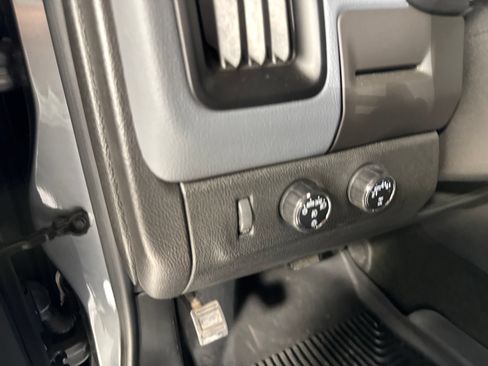 Used 2018 Chevrolet Colorado Z71 AWD/4WD image 18