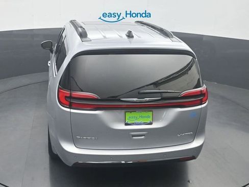 Used 2023 Chrysler Pacifica Limited image 24
