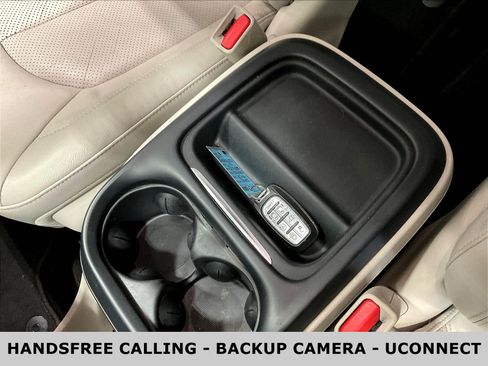 Used 2018 Chrysler Pacifica Touring-L FWD image 35