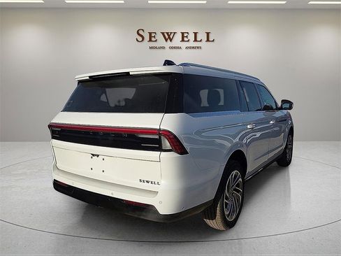 New 2025 Lincoln Navigator L Reserve image 4