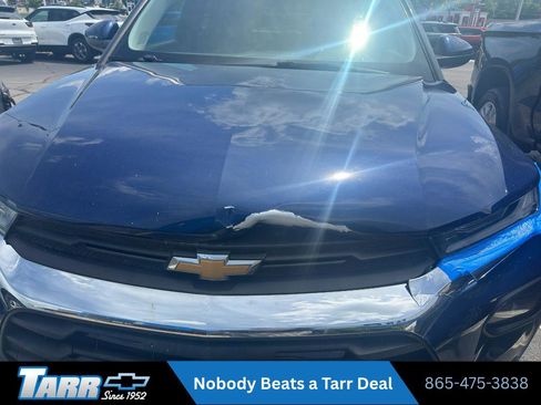 Used 2022 Chevrolet TrailBlazer LT w/ Convenience Package FWD image 2