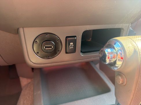 Used 2013 Nissan Frontier SV image 34