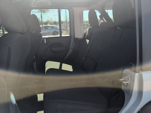 Used 2024 Jeep Wrangler Unlimited image 10