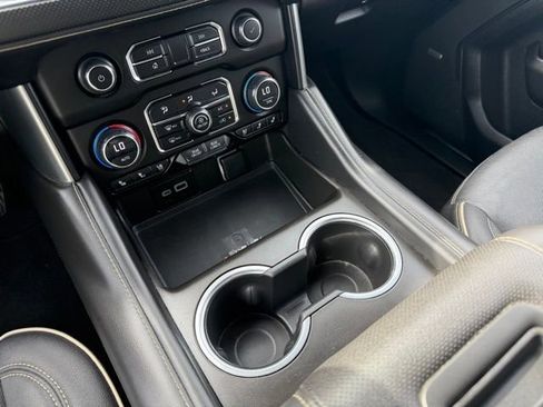 Used 2023 Chevrolet Suburban Premier image 19