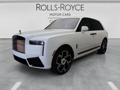 Certified 2025 Rolls-Royce Cullinan Black Badge AWD/4WD image 18