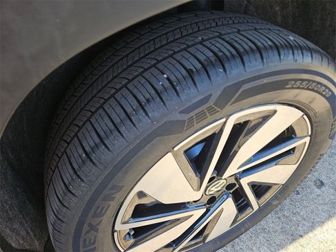 Used 2025 Volkswagen Atlas SE image 29