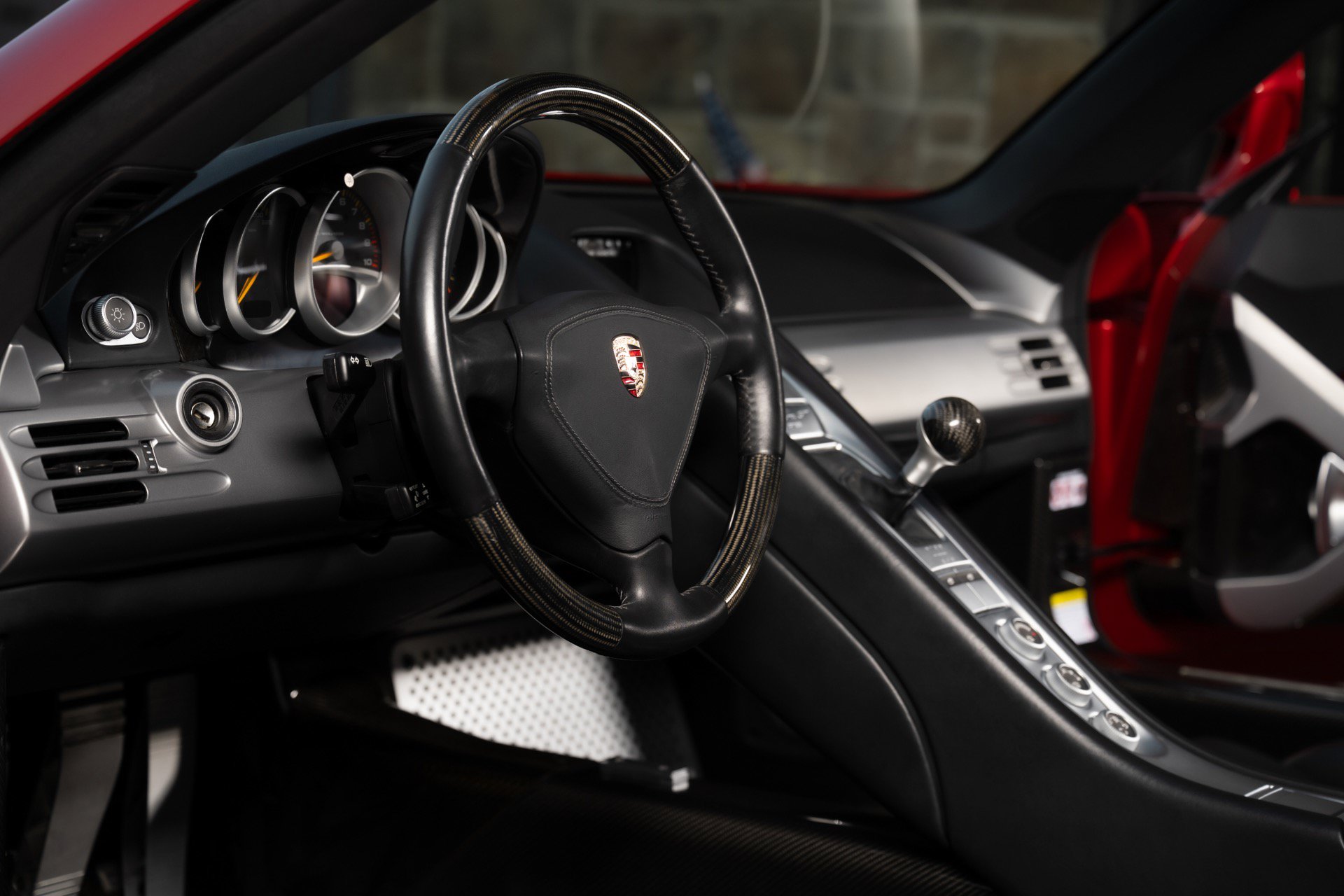 Used 2005 Porsche Carrera GT RWD image 37
