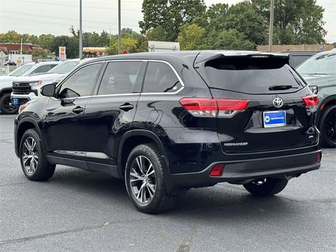 Used 2019 Toyota Highlander LE image 3