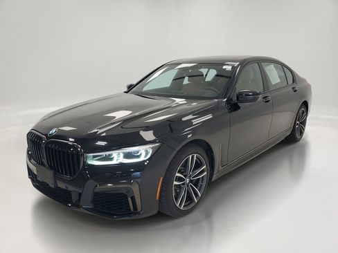 Used 2021 BMW 750i xDrive w/ M Sport Package AWD/4WD image 3