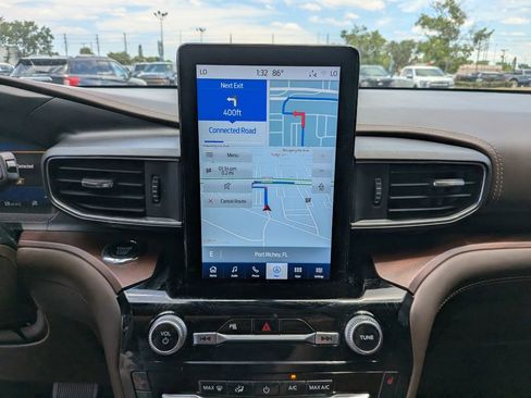 Used 2024 Ford Explorer King Ranch w/ Technology Package RWD image 24