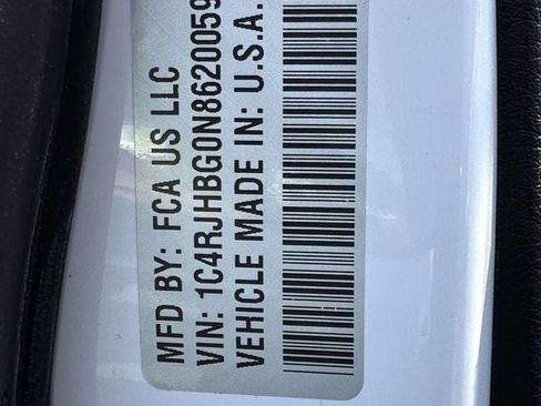 Used 2022 Jeep Grand Cherokee Limited image 39