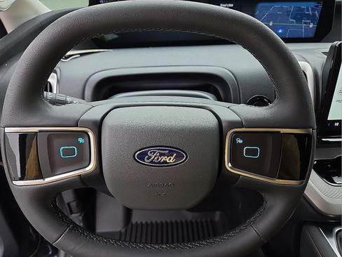 New 2025 Ford Expedition Active image 24