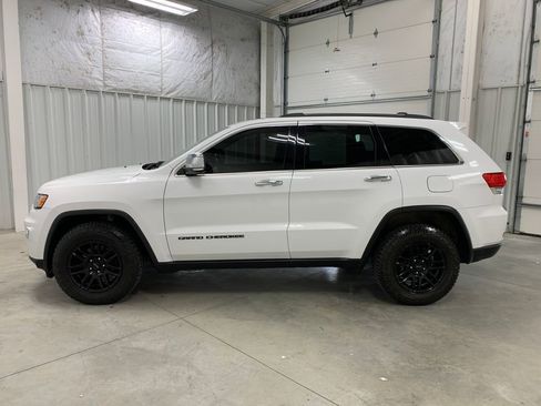 Used 2017 Jeep Grand Cherokee Limited AWD/4WD image 3