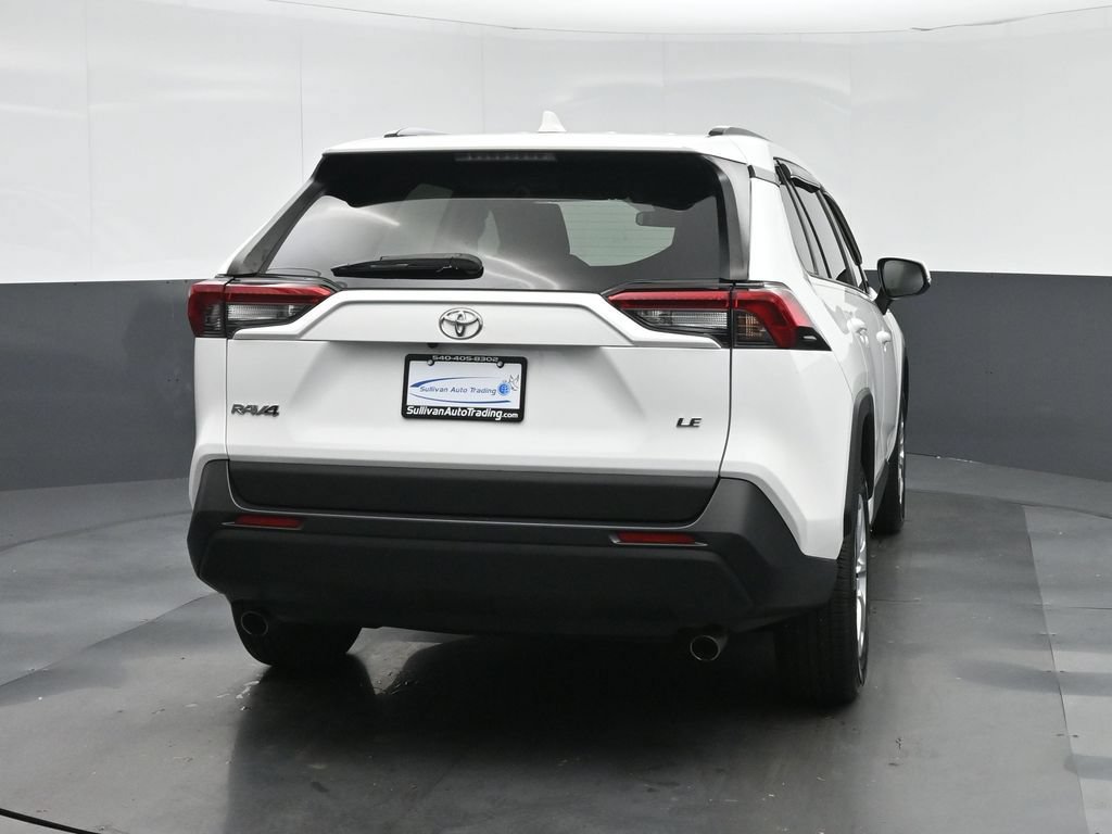 Used 2019 Toyota RAV4 LE FWD image 6