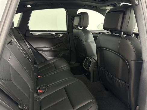 Certified 2024 Porsche Macan w/ Premium Plus Package image 25