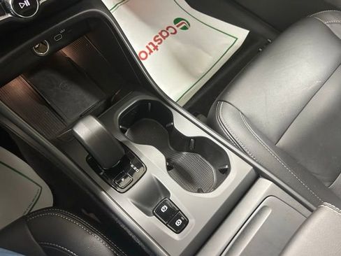 Used 2025 Volvo XC40 B5 Core image 20