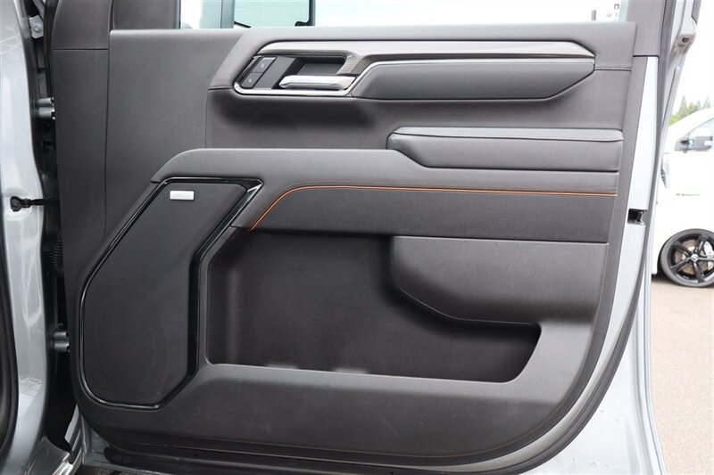 Used 2025 GMC Sierra 3500 AT4 w/ AT4 Premium Plus Package AWD/4WD image 32