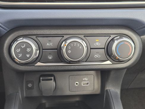 New 2025 Nissan Versa SV image 17